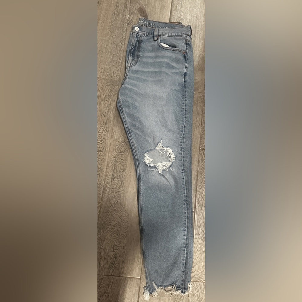 American Eagle Medium Wash High Waisted Mom Jeans- Size 16 long